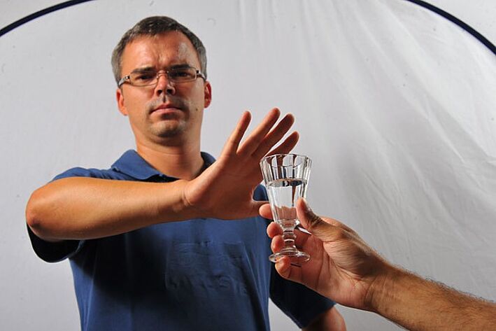 Der Verzicht auf Alkohol ist eine Möglichkeit, selbst mit dem Trinken aufzuhören