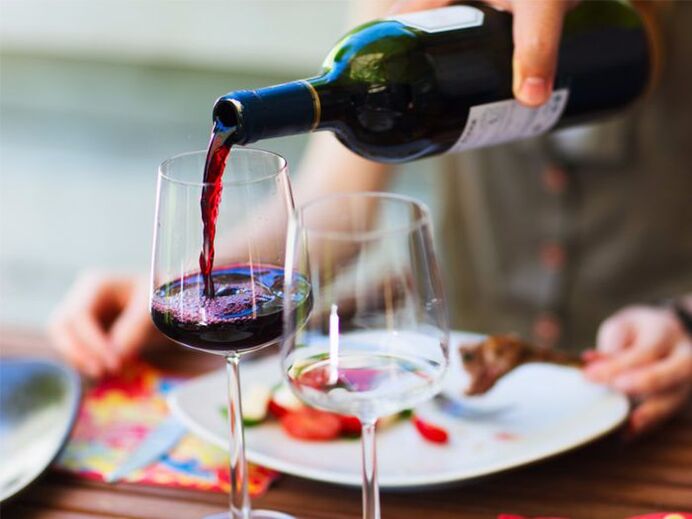 Wein trinken und sich impfen lassen